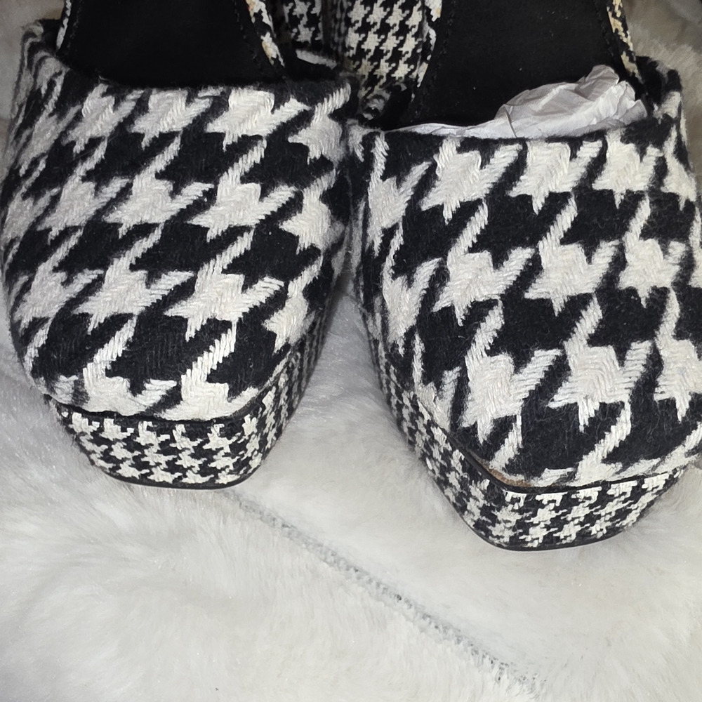 New York & Company Houndstooth Platform Heels - Picture 4 of 11